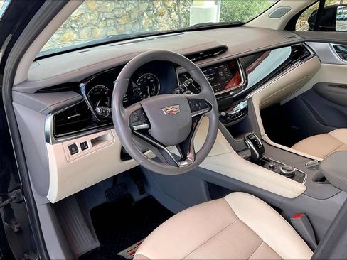 Used 2024 Cadillac XT6 Premium Luxury FWD image 14
