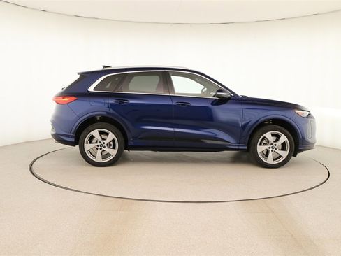Certified 2025 Audi Q5 Prestige image 8