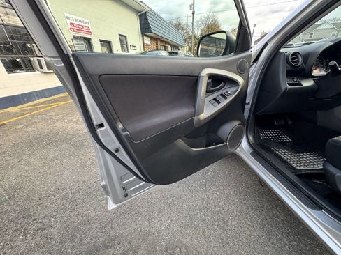 Used 2009 Toyota RAV4 Sport image 22