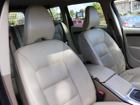 Used 2013 Volvo XC70 T6 image 17