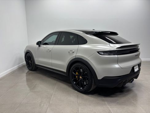 Used 2024 Porsche Cayenne Turbo GT AWD/4WD image 10