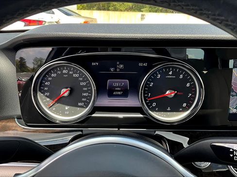 Used 2019 Mercedes-Benz E 300 image 24