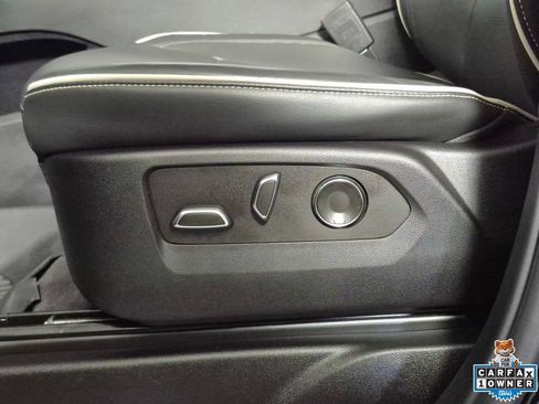 Used 2023 Cadillac Escalade Premium Luxury w/ Performance Package AWD/4WD image 17