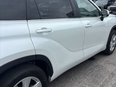 Used 2023 Toyota Highlander L FWD image 9