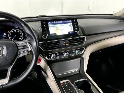 Used 2022 Honda Accord Touring image 6