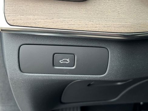 New 2026 Volvo XC90 B6 Plus w/ Protection Package Premier image 28