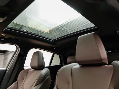 Used 2025 BMW X2 xDrive28i image 5