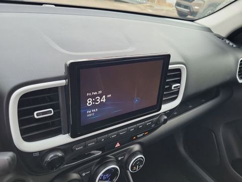 Used 2025 Hyundai Venue Limited image 20