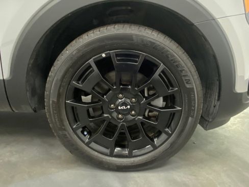 Used 2022 Kia Telluride SX w/ SX Prestige Package image 13