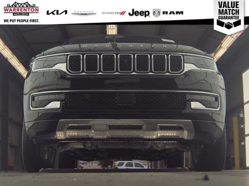 Used 2024 Jeep Wagoneer L Series III w/ Premium Group I AWD/4WD image 5