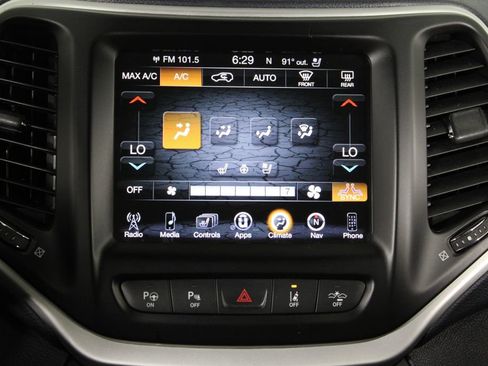 Used 2016 Jeep Cherokee Limited w/ Luxury Group FWD image 8