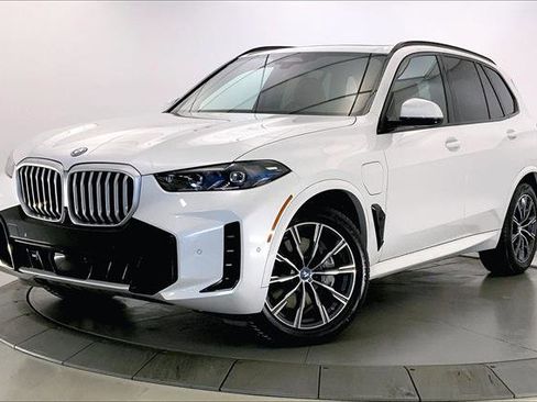 Certified 2024 BMW X5 xDrive50e w/ M Sport Package image 11