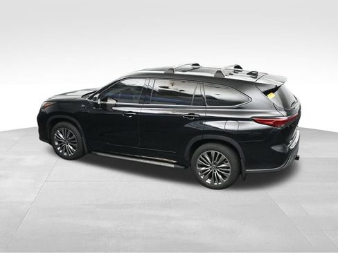 Used 2021 Toyota Highlander Platinum FWD image 19