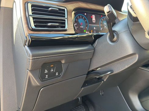 Used 2024 Volkswagen Atlas SE FWD image 17
