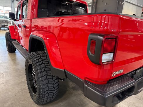 Used 2025 Jeep Gladiator Sport image 30