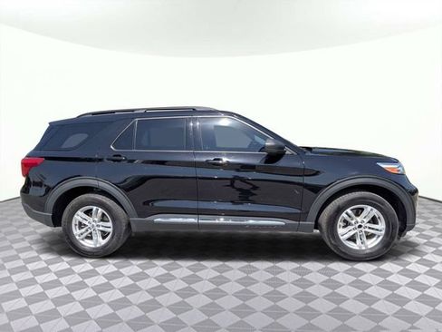 Used 2023 Ford Explorer XLT w/ Equipment Group 202A AWD/4WD image 3