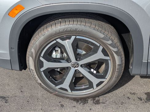 New 2026 Volkswagen Tiguan SE image 17