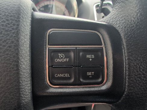 Used 2019 Dodge Grand Caravan SE w/ UConnect Hands-Free Group FWD image 17