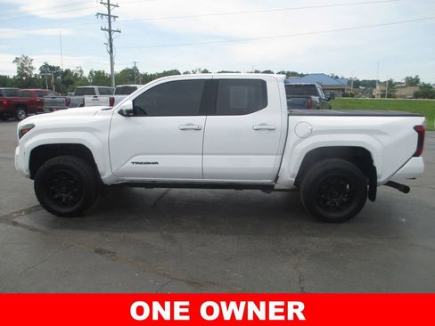 Used 2024 Toyota Tacoma TRD Sport w/ TRD Sport Premium Package AWD/4WD image 9