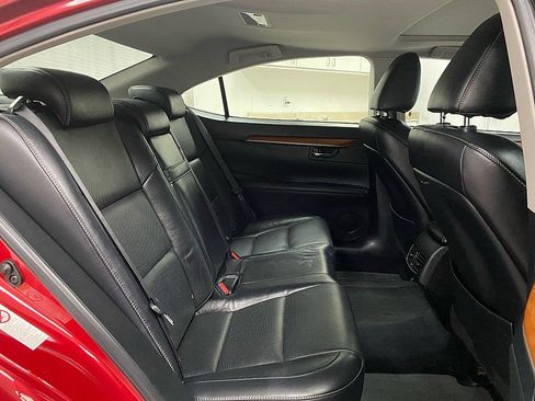 Used 2013 Lexus ES 300h w/ Luxury Pkg image 13