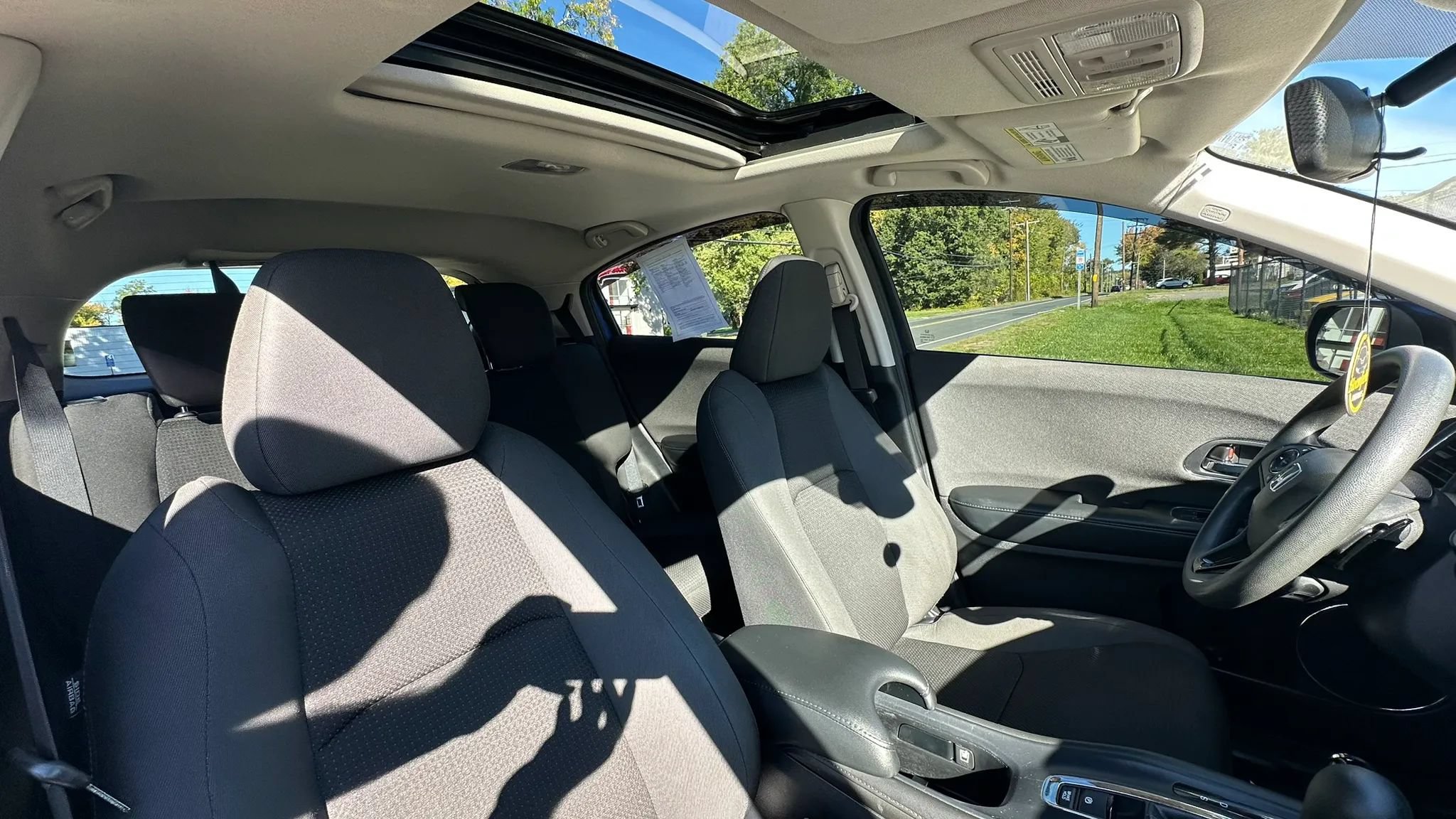 Used 2022 Honda HR-V EX image 37