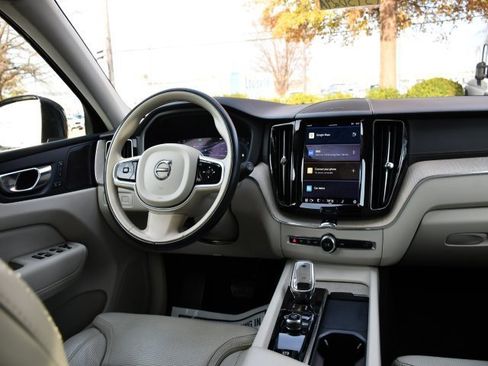Used 2022 Volvo XC60 B5 Inscription w/ Climate Package image 22