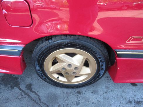 Used 1989 Dodge Shadow 2-Door Hatchback FWD image 8