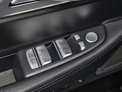 Used 2022 BMW 740i w/ M Sport Package RWD image 13