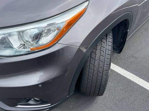 Used 2015 Toyota Highlander XLE AWD/4WD image 3