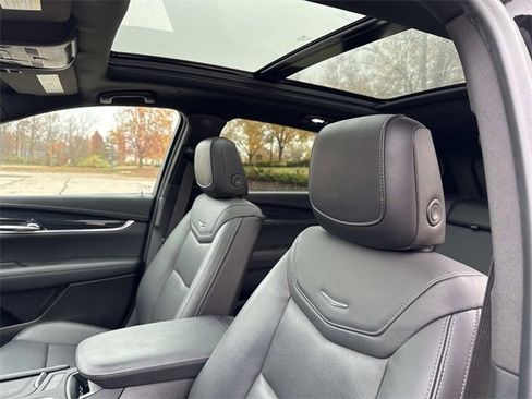 Certified 2022 Cadillac XT5 Premium Luxury image 17