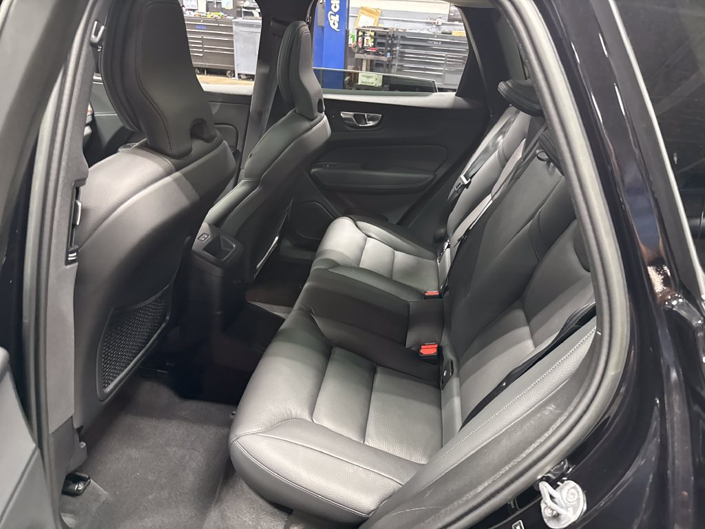 Used 2023 Volvo XC60 T8 Plus w/ Climate Package AWD/4WD image 11