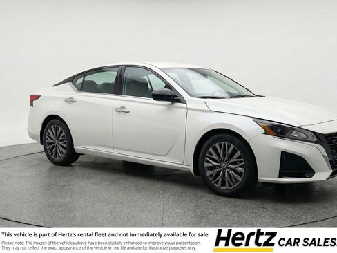 Used 2025 Nissan Altima 2.5 SV image 1