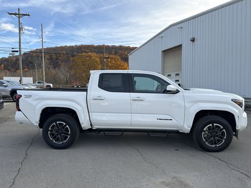 New 2025 Toyota Tacoma TRD Sport AWD/4WD image 6