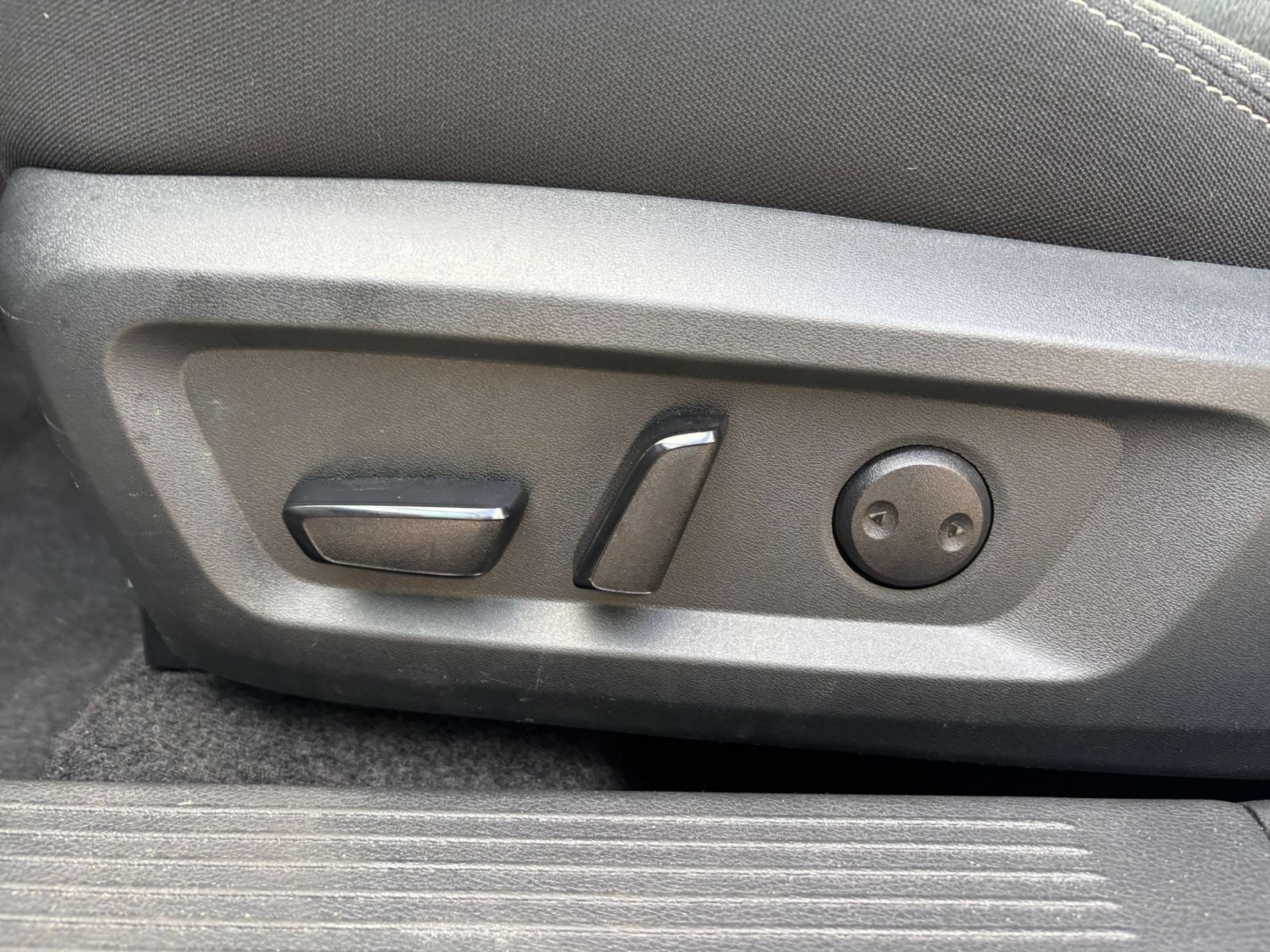Used 2026 Nissan Rogue SV FWD image 21