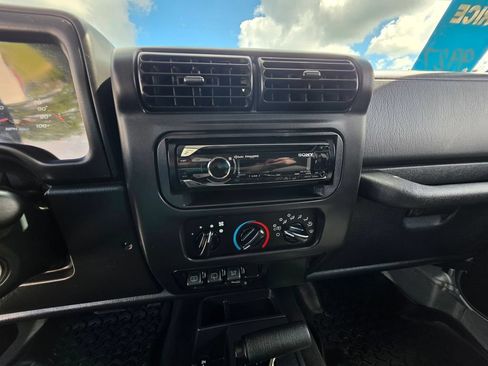 Used 2006 Jeep Wrangler Unlimited AWD/4WD image 15