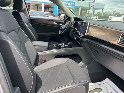 Used 2024 Volkswagen Atlas SE image 32