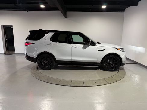 Used 2023 Land Rover Discovery S R-Dynamic AWD/4WD image 7