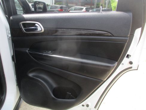 Used 2013 Jeep Grand Cherokee Laredo AWD/4WD image 32
