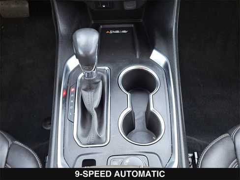 Used 2022 Chevrolet Traverse LT image 22