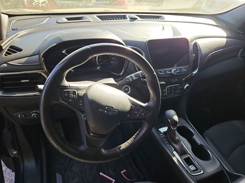 Used 2022 Chevrolet Equinox RS w/ Infotainment Package image 8