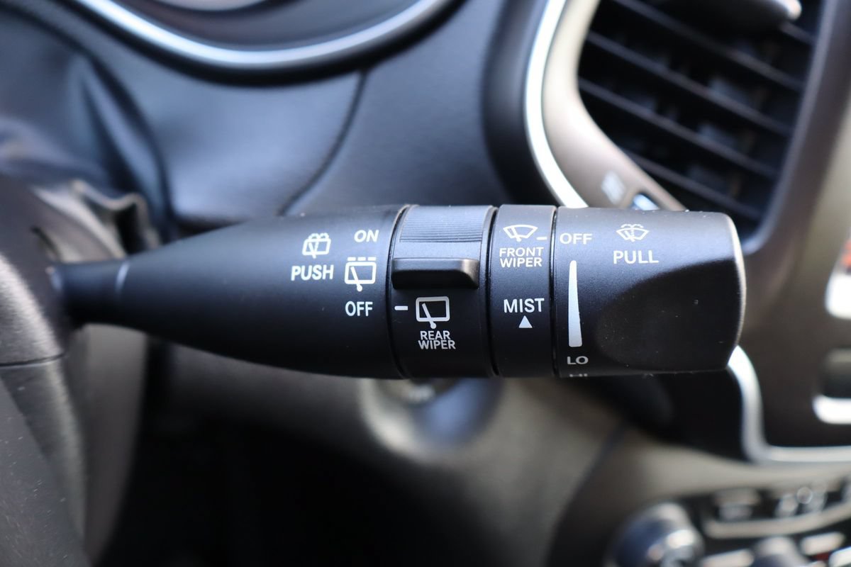 Used 2019 Jeep Cherokee Trailhawk w/ Comfort/Convenience Group AWD/4WD image 32