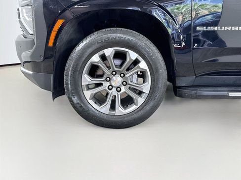 Used 2025 Chevrolet Suburban LT w/ Comfort Package RWD image 16