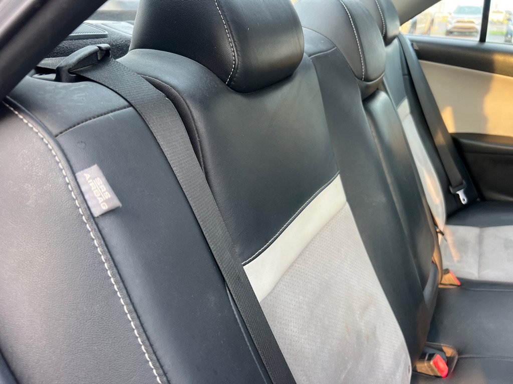 Used 2012 Toyota Camry SE w/ Leather Pkg FWD image 17