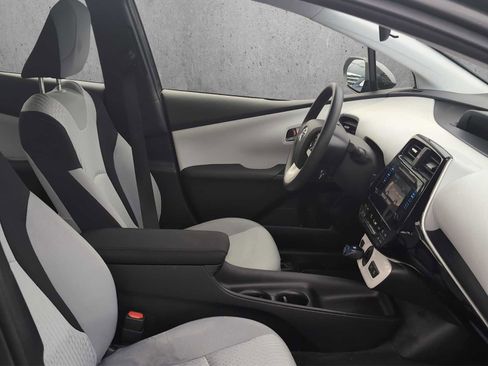 Used 2018 Toyota Prius Two image 18