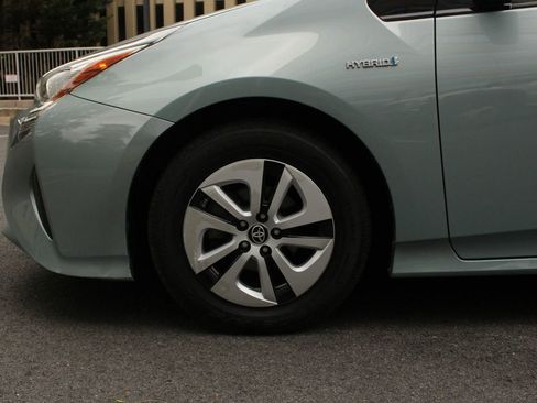 Used 2017 Toyota Prius Three FWD image 11