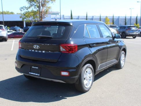 New 2026 Hyundai Venue SE FWD image 7