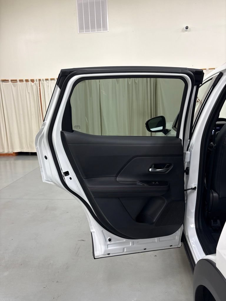 Used 2025 Nissan Kicks SR FWD image 20