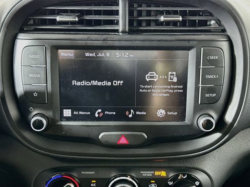 Used 2025 Kia Soul LX w/ LX Technology Package FWD image 21