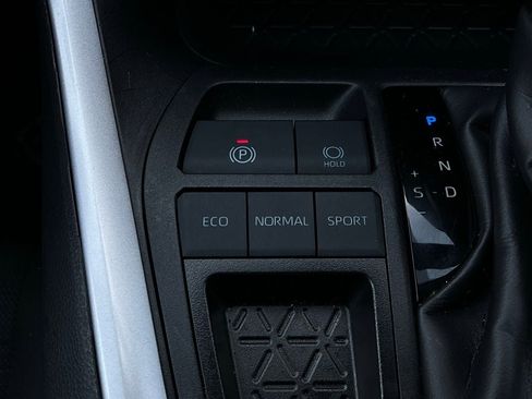 Used 2025 Toyota RAV4 XLE image 24