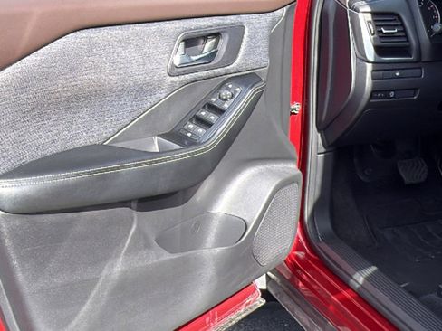 Used 2023 Nissan Rogue SV AWD/4WD image 23